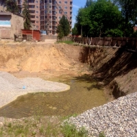 У незаконному котловані на Мазепи, 144 біля міського озера встигли продати 6 квартир
